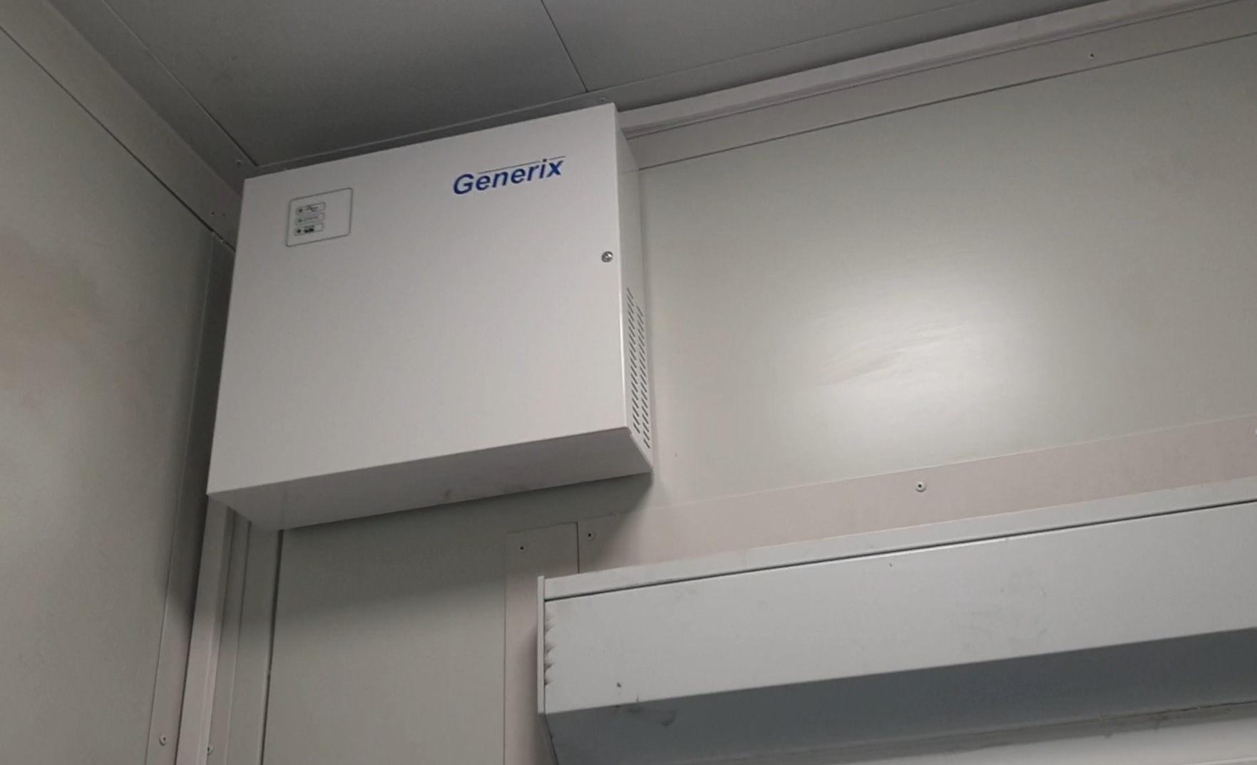 Kontroler systemu Generix zamontowany wewnątrz pomieszczenia